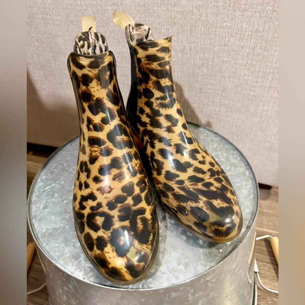 J. Crew Tan + Black Leopard Cheetah Chelsea Print Ankle Rain Boots Size 8